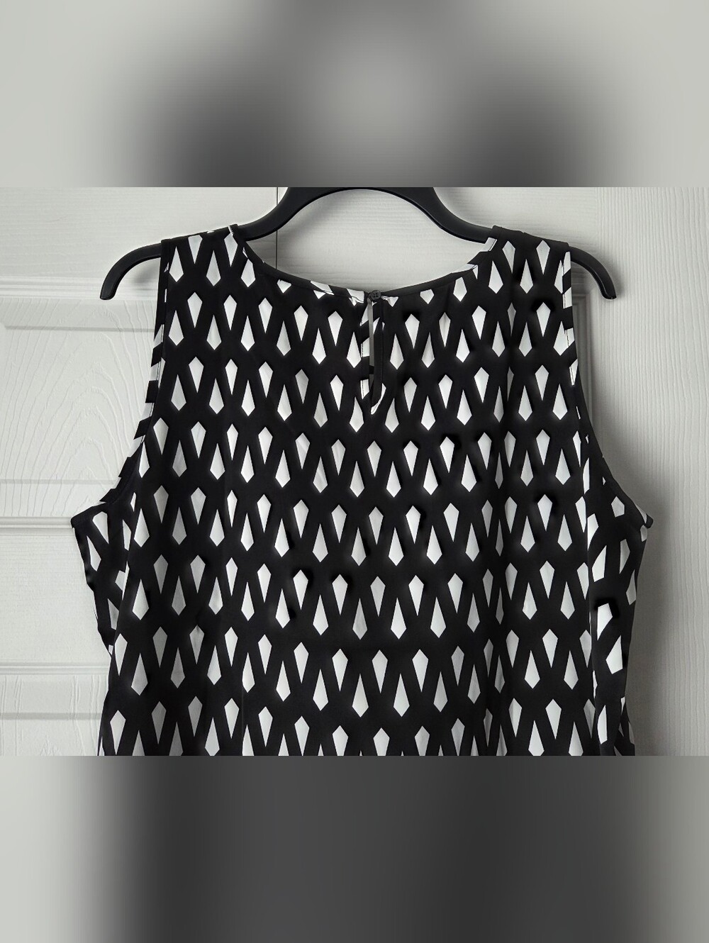 Mario Serrani Black & White Geometric Sleeveless Top Size M - Picture 8 of 11